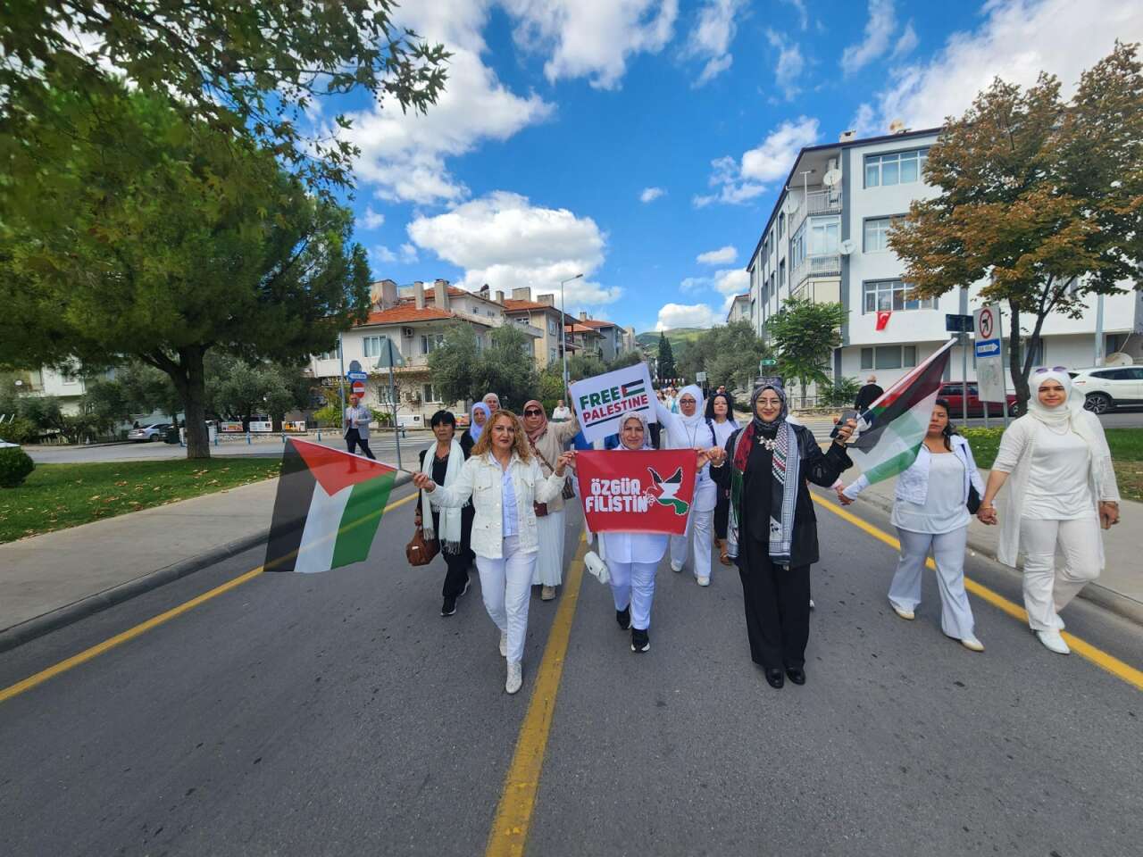 Muğla’da AK Partili Kadınlardan “Beyaz Kıyafetlerle” Sessiz Çığlık Eylemi 7